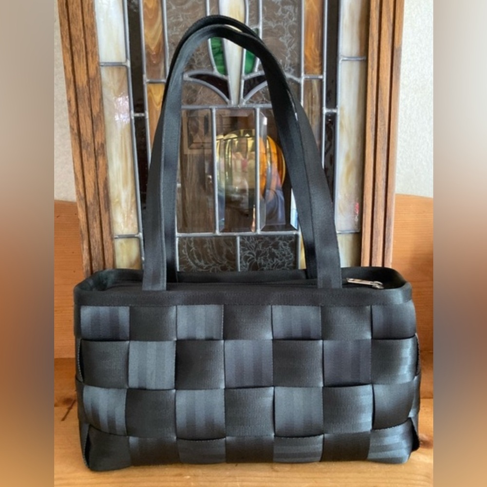 Harvey seatbelt shoulder bag